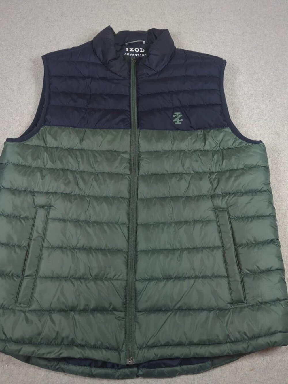 Izod Puffer Vest Men's Medium Green Full Zip Sleeveless Jacket Quilted Logo